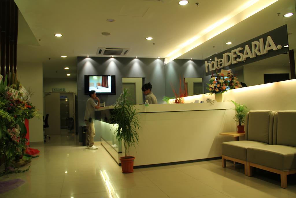 Hotel Desaria Петалинг-Джая Экстерьер фото