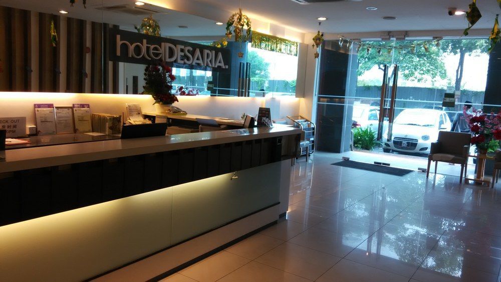 Hotel Desaria Петалинг-Джая Экстерьер фото
